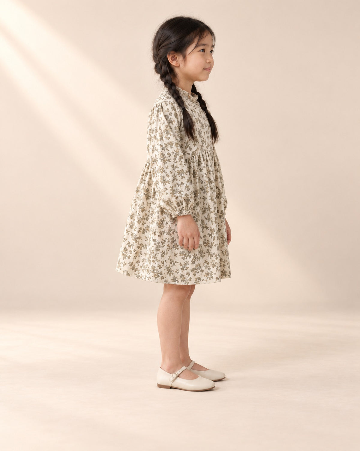 Side view showing the balloon sleeves and gathered skirt – Cream Floral
