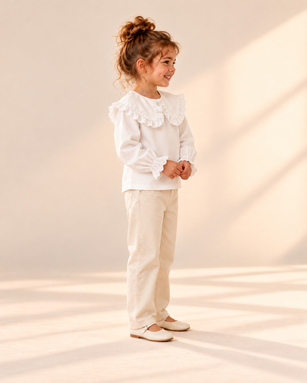 Side view of the ruffle collar blouse – White