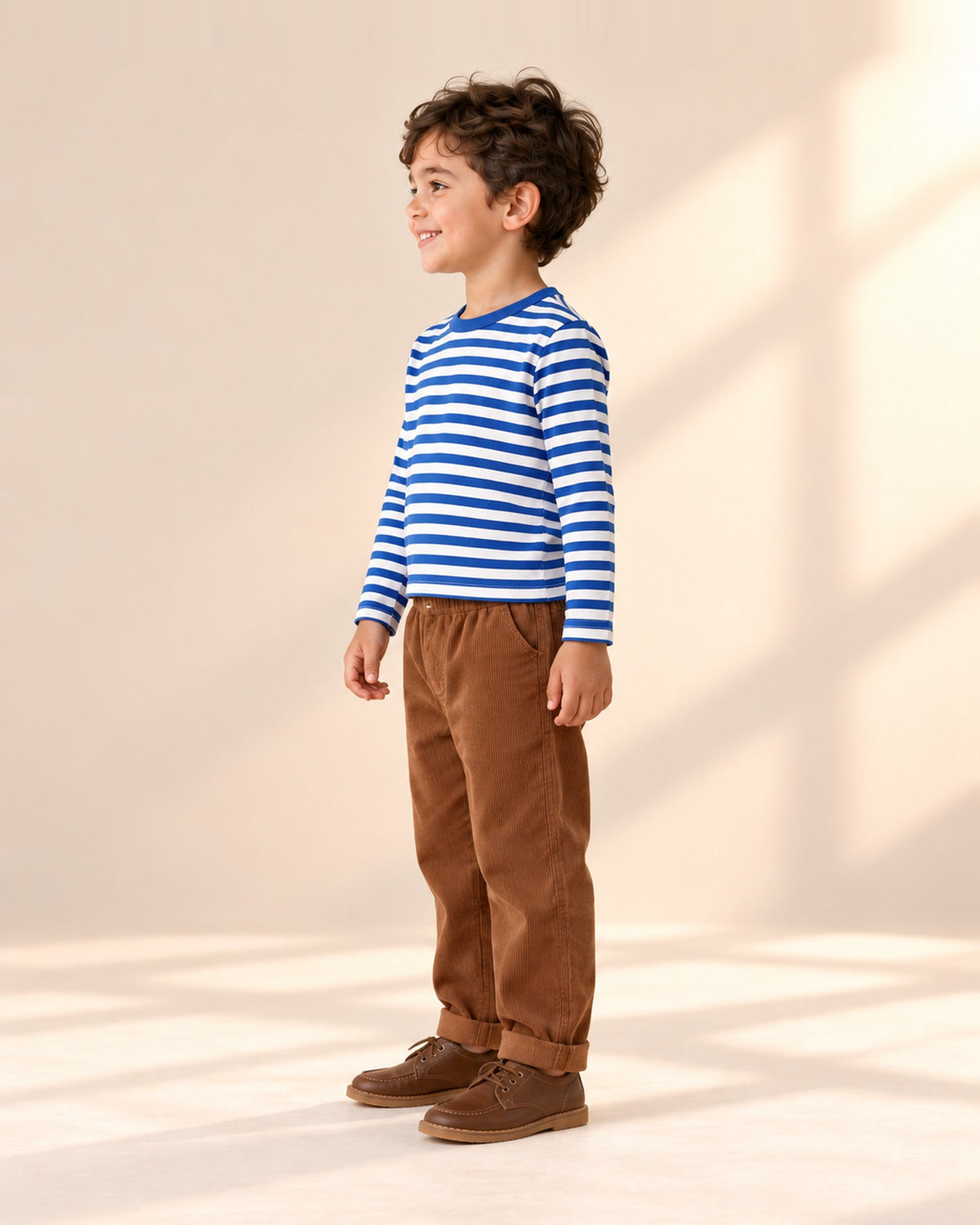 Side view of the corduroy pants with rolled cuffs – Brown