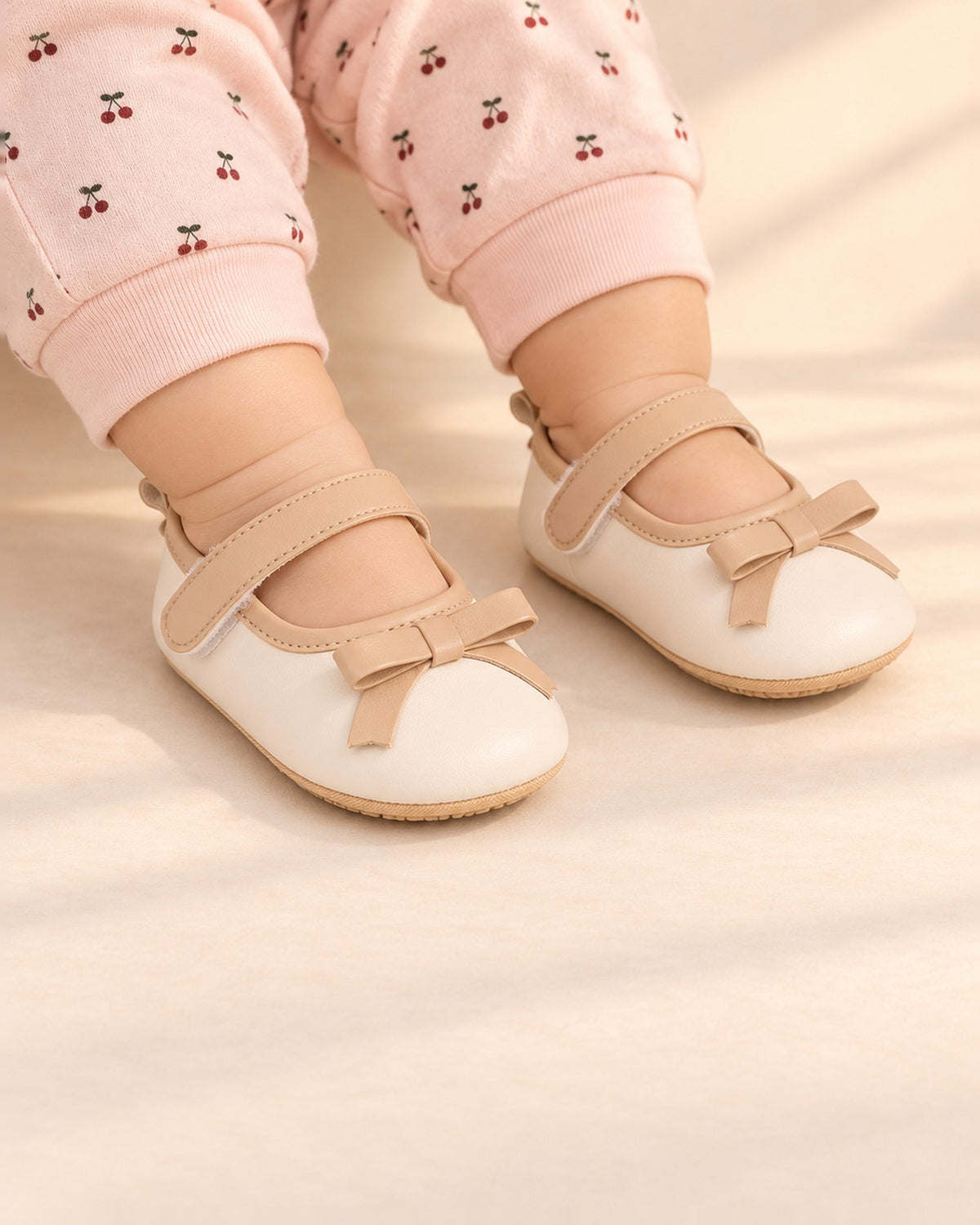 Rosalind Bow Pre-Walkers in Cream – main