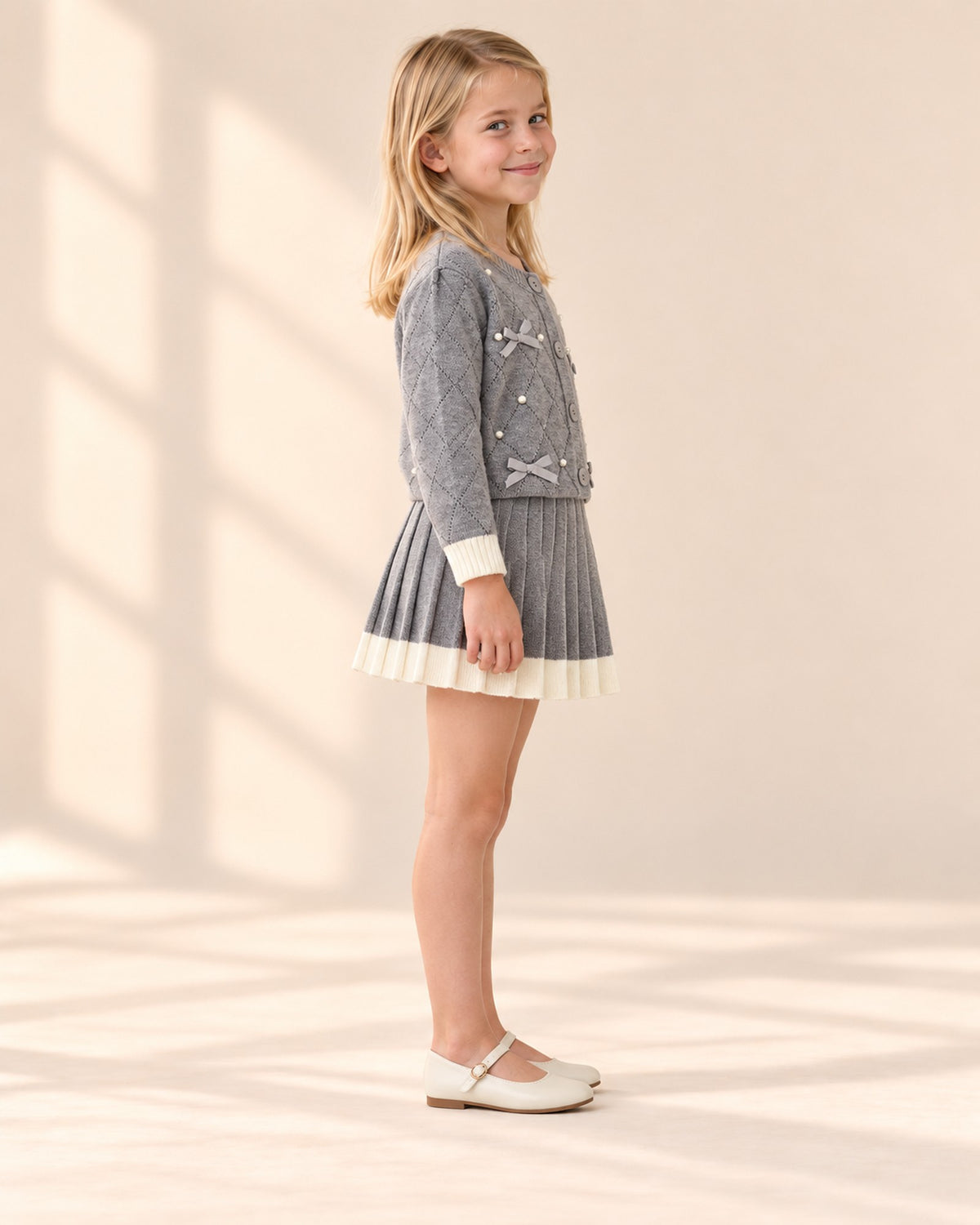 Side view showing the pleated knit skirt – Grey