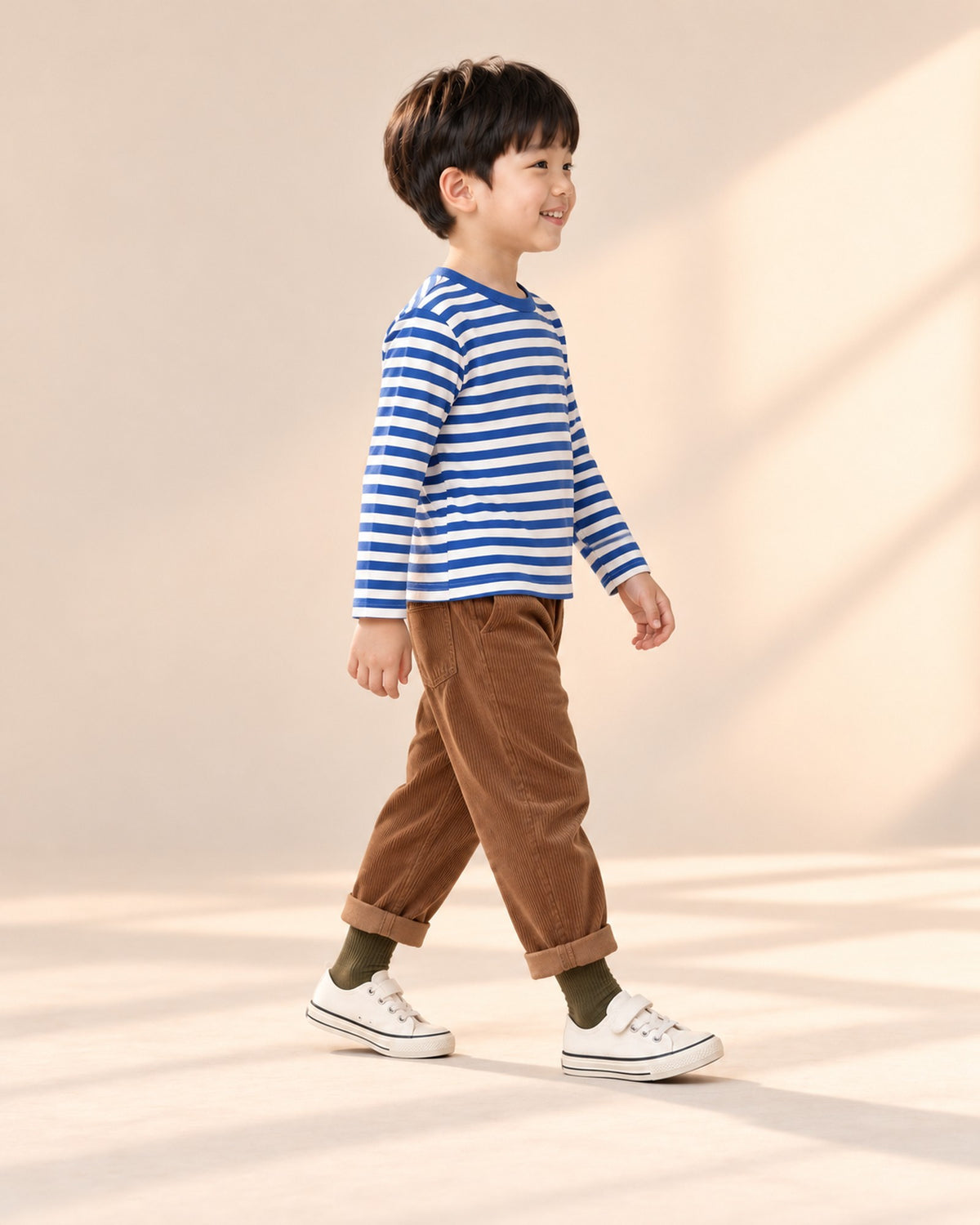 Side view showing the ribbed crew socks above white sneakers – Dark Mix